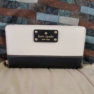 Kate Spade zipper wallet